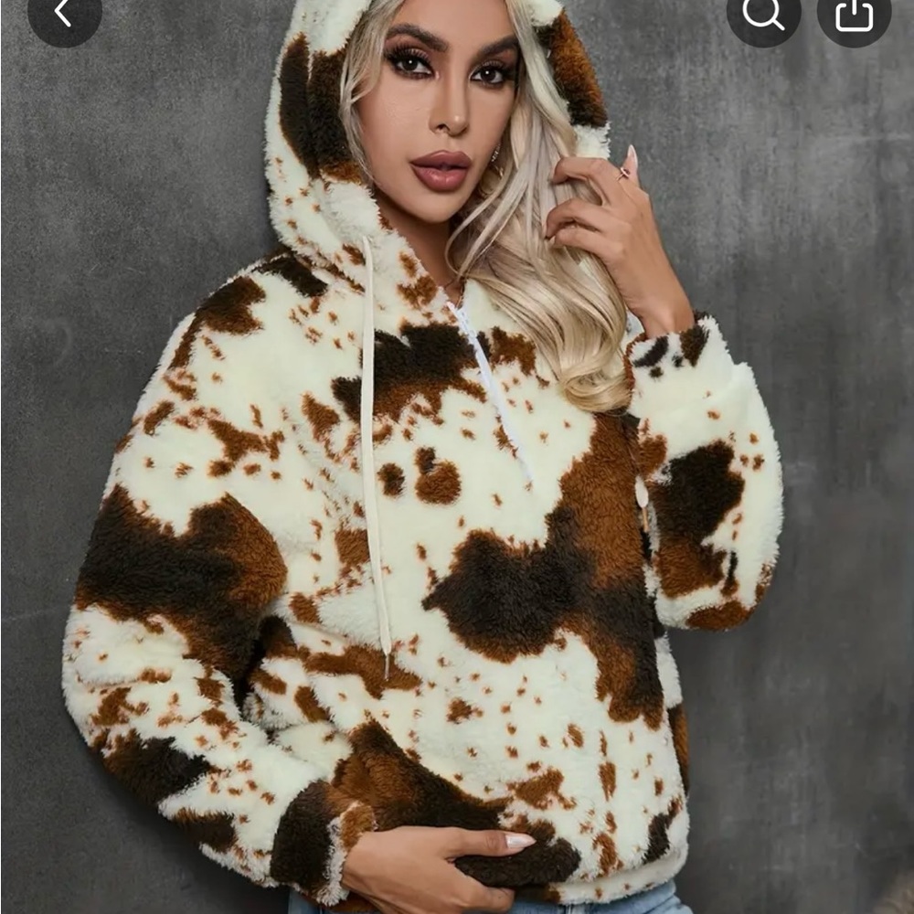 Women’s pullover cow print. Size M.
